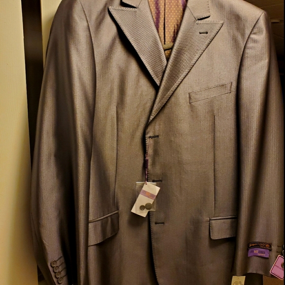 Mens Suit - Picture 1 of 4